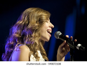 PITTSBURGH - Lake Street Dive Lead Singer Rachael Price Performs In Pittsburgh, Friday Feb. 24 At Mr. Smalls Theatre