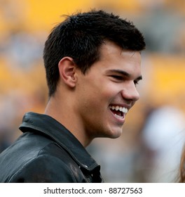 PITTSBURGH, PA - SEPTEMBER 12:  Actor Taylor Lautner visits the sidelines prior to the Pittsburgh Steelers / Atlanta Falcons football game at Heinz Field in Pittsburgh, PA on Sept. 12, 2011.