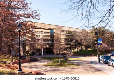 Pittsburgh, Pennsylvania, USA 3/8/20 The Joseph M. Katz Graduate School Of Business On The University Of Pittsburgh Campus On A Sunny Winter Day