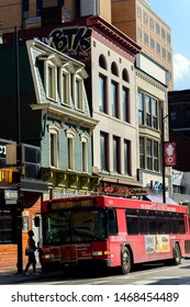 Pittsburgh, Pennsylvania, USA, Street Scene Along Forbes Avenue, July 27, 2016