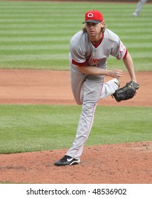 PITTSBURGH - SEPTEMBER 24 : Cincinnati Reds' Pitcher Bronson Arroyo Pitching Against The Pittsburgh Pirates On September 24, 2009 In Pittsburgh, Pa.