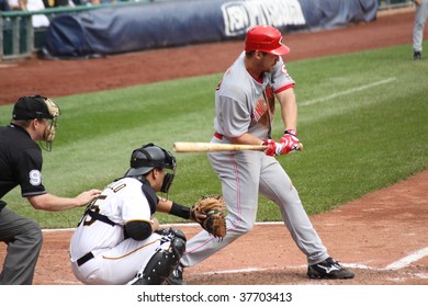 PITTSBURGH - SEPTEMBER 24 : Ryan Hanigan Of Cincinnati Reds Swings At A Pitch Against Pittsburgh Pirate On September 24, 2009 In Pittsburgh, PA.