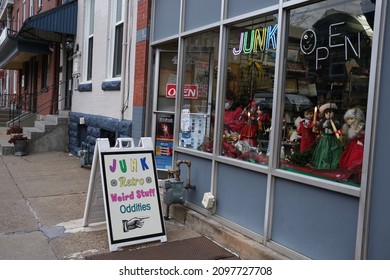 Pittsburgh,PA USA. November 30, 2021. Front Entrance To A Variety Store In An Urban Neighborhood Of Pittsburgh During The Holiday Season Of Christmas.