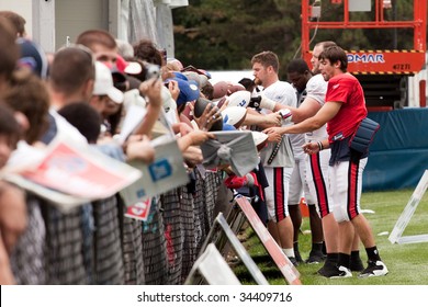 PITTSFORD, NY - JULY 27: Buffalo Bills Players, Including QB Trent Edwards, Greet Fans At Training Camp At St. John Fisher College On July 27, 2009 In Pittsford, NY (near Rochester).