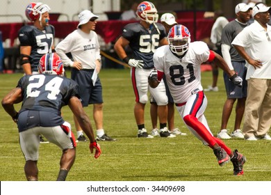 PITTSFORD, NY - JULY 27: WR Terrell Owens Of The Buffalo Bills Works Out At Training Camp At St. John Fisher College On July 27, 2009 In Pittsford, NY (near Rochester).