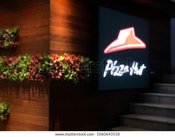 Pizza Hut Restaurant Logo Shot Shop Stock Photo Edit Now 1060643558