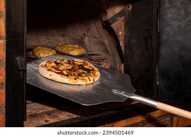 PIZZA ITALIAN FOOD MARGHERITA HOMEMADE