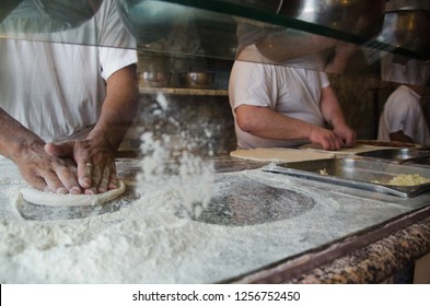 Pizza Making In Napoli, Italia