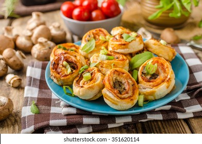 Pizza Snails In Puff Pastry With Ham, Cheese And Mushrooms