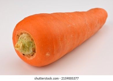 Place The Carrots Diagonally And Cut The Leaves