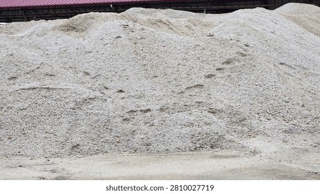 A place where materials for infrastructure and superstructure construction, roadside paving stones and paving stones are stored.