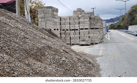 A place where materials for infrastructure and superstructure construction, roadside paving stones and paving stones are stored.