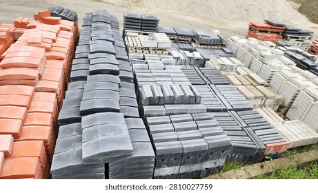 A place where materials for infrastructure and superstructure construction, roadside paving stones and paving stones are stored.