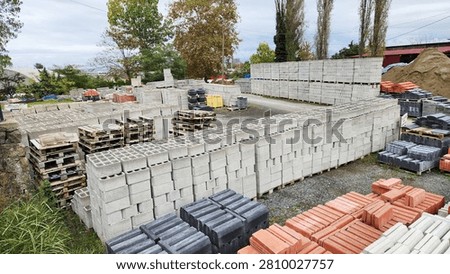 A place where materials for infrastructure and superstructure construction, roadside paving stones and paving stones are stored.