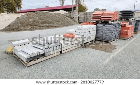 A place where materials for infrastructure and superstructure construction, roadside paving stones and paving stones are stored.