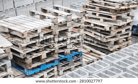 A place where materials for infrastructure and superstructure construction, roadside paving stones and paving stones are stored.