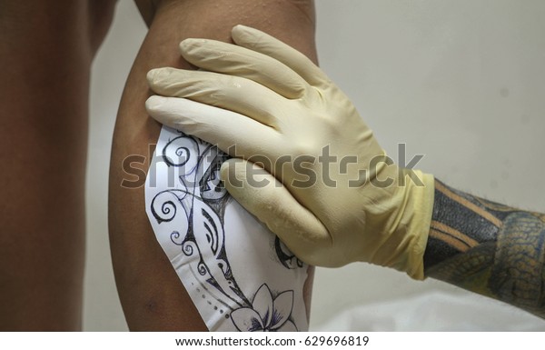 Bleeding Leg Scarification Tattoo Workshop Stock Photo 629605001 |  Shutterstock