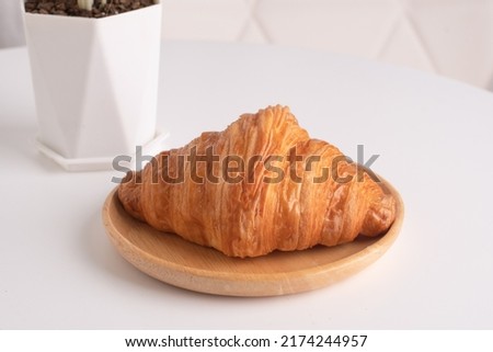 plain crossants. fresh baked tray of golden looking croissant