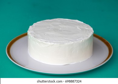 Plain Round White Cake On A Round Tray