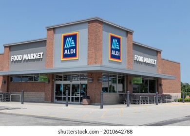 Plainfield - Circa July 2021: Aldi Discount Supermarket. Aldi sells a range of grocery items, including produce, meat and dairy at discount prices.