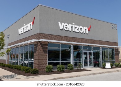 Plainfield - Circa July 2021: Verizon Wireless Retail Location. Verizon delivers wireless, high-capacity fiber optics and 5G communications.