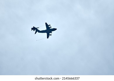 Plane Refueling In Mid Air                          