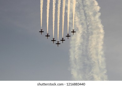 planes doing stunts