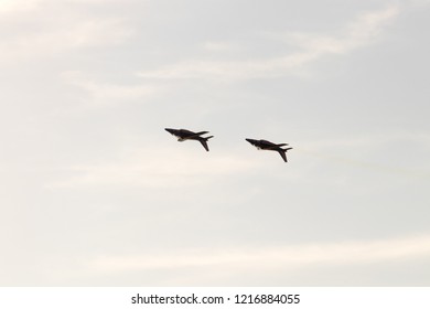 planes doing stunts