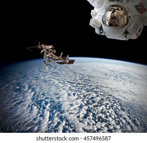 Planet Earth Astronaut Spaceman Helmet Suit Foto stock 424882903