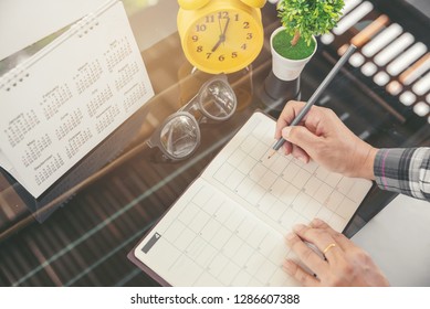 Planner Or Organizer Plan Daily Schedule On 2022 Calendar For Study. Student Mark Study Day, Noted And Writing On Diary Book. Calendar Reminder Event Concept