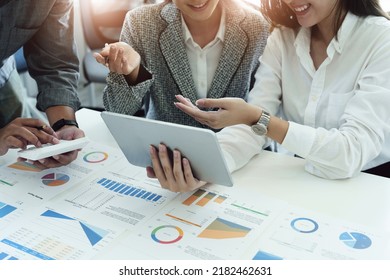 Planning to reduce investment risks, the image of a group of businesspeople working with partners is adjusting marketing strategies to analyze profitable and targeted customer needs at meetings - Shutterstock ID 2182462631