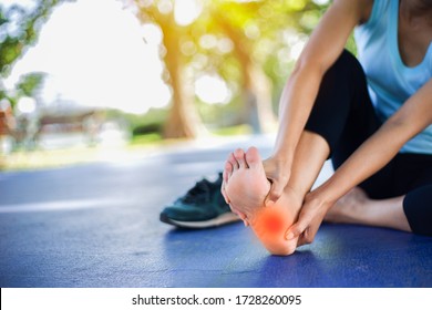 plantar fasciitis pain in the foot of the elderly.Symptoms of peripheral neuropathy.
Most symptoms are numbness in the fingertips and foot.