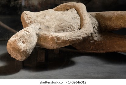 Plaster Casts Of Dead People In Pompeii Victims Covered By Volcanic Ash