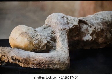 Plaster Casts Of Dead People In Pompeii Victims Covered By Volcanic Ash