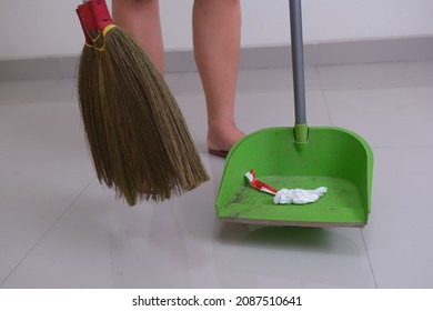 5,718 Garbage shovel Images, Stock Photos & Vectors | Shutterstock