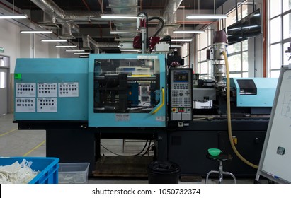 Plastic Injection Molding Machine