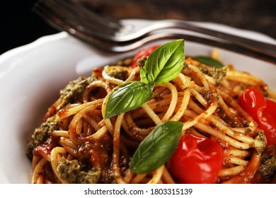 Heaped Plate Delicious Italian Spaghetti Pasta Stock Photo 631925096 ...