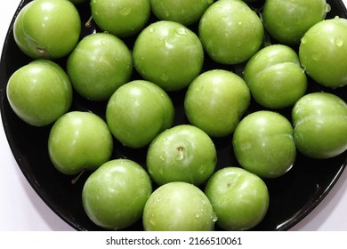 A plate of green sour plum.