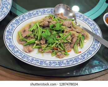 Plate Of Stir Fried Goat Meat Or Chevon With Ginger Slice, Chili And Mixed Vegetables Place On Lazy Susan Table. Traditional Chinese Food With Selective Focus.