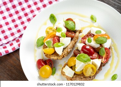 plate of tomatoes mozzarella salad toast meal lunch light starter table Italy style