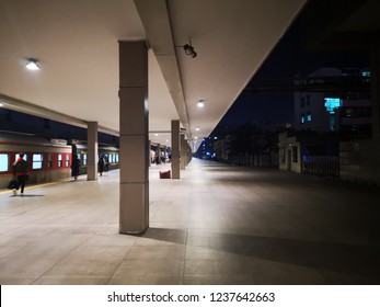 The platform in the deep night 