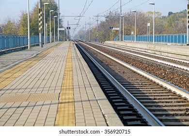 platform station empty