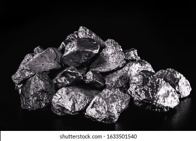 Platinum is a chemical element used in the chemical industry as a catalyst for the production of nitric acid, silicone and benzene. Crude platinum stone, industrial use. - Shutterstock ID 1633501540