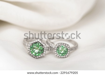 Platinum Emerald Rings With Diamonds