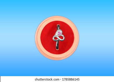 A platinum ring showing red   white stonework   isolate gradient background