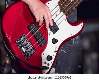 Play the electic guitar