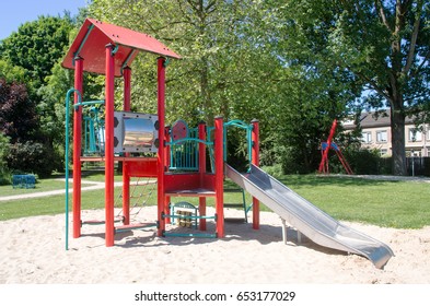 Play set with slide