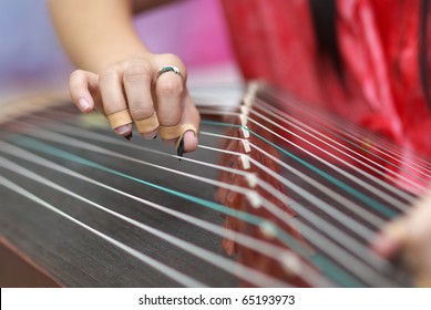 Play Traditional Chinese Music Instrument