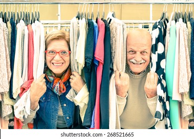 Playful Senior Couple At Weakly Flea Market - Concept Of Active Elderly With Mature Man And Woman Having Fun And Shopping In The Old Town - Happy Retirement Moments On A Warm Vintage Nostalgic Look

