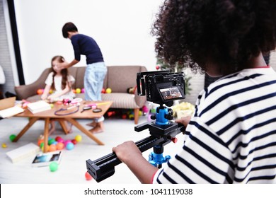 Playing for children helps children develop physically and mentally.